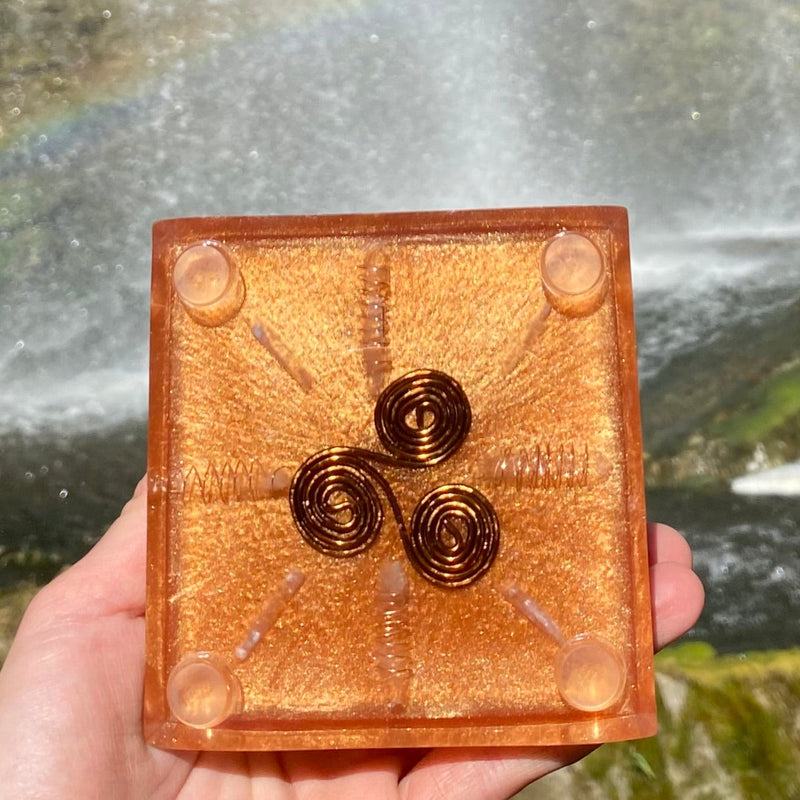 Orgonite Pyramid : Merkaba with Flower of Life