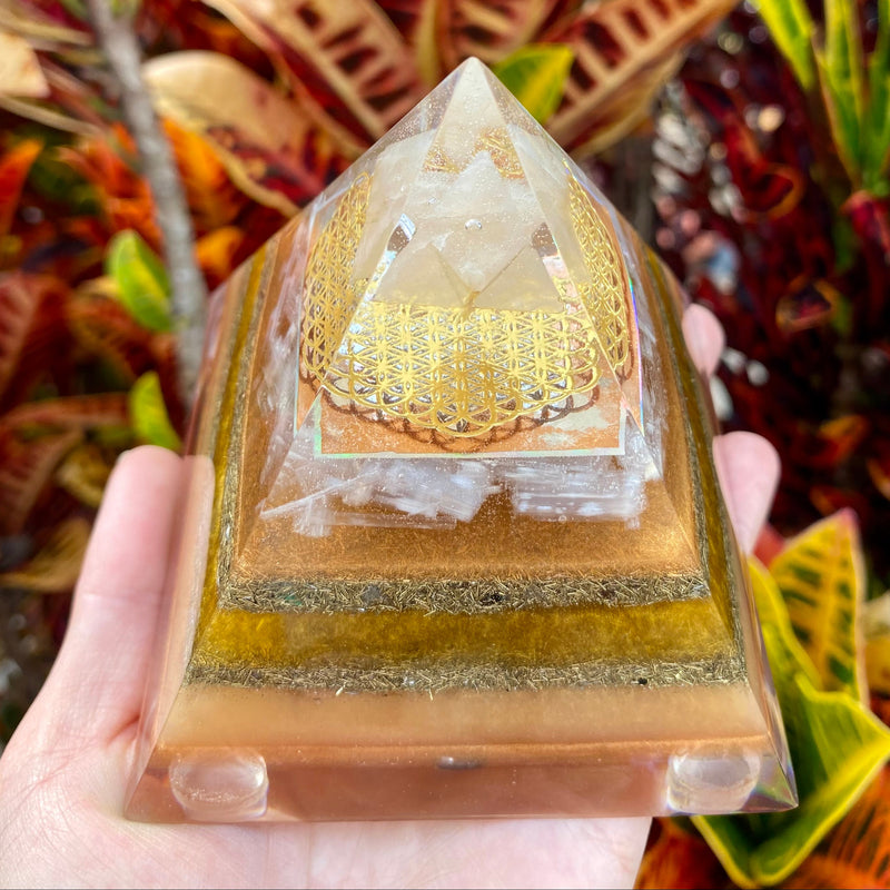 Orgonite Pyramid : Merkaba with Flower of Life