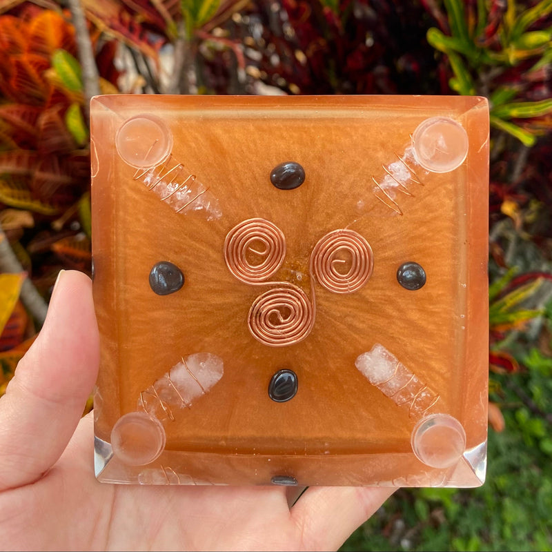 Orgonite Pyramid : Merkaba with Flower of Life